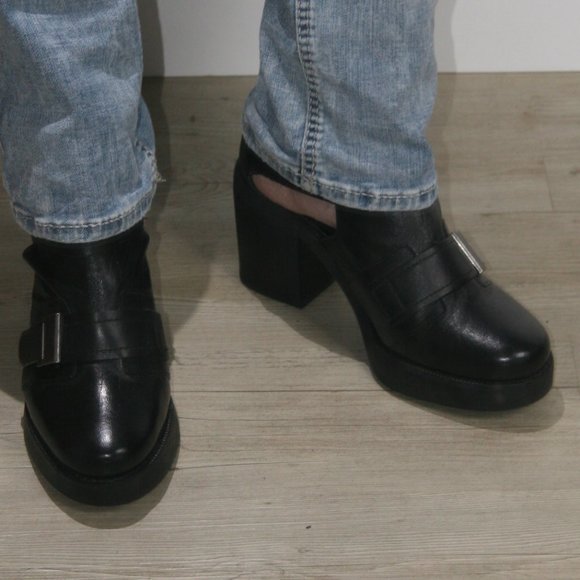 Topshop Aubrey 3 Cut-Out Boots - Picture 5 of 6